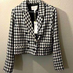 I’m selling a cute black and white BCBG blazer ! Never used!